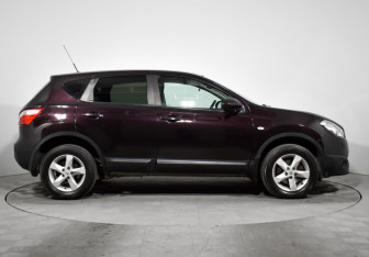 Подержанный автомобиль Nissan Qashqai 2013 года (4 фото)