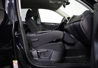 Подержанный автомобиль Volkswagen Tiguan 2010 года (23 фото)