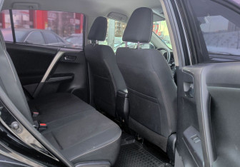 Подержанный автомобиль Toyota RAV4 2018 года (19 фото)