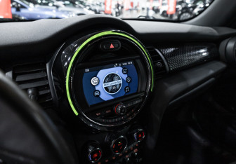 Подержанный автомобиль MINI Hatch 2019 года (17 фото)