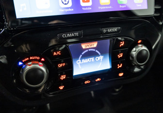 Подержанный автомобиль Nissan Juke 2011 года (17 фото)
