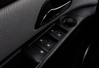 Подержанный автомобиль Chevrolet Cruze Hatchback 2014 года (16 фото)