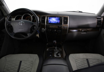 Подержанный автомобиль Toyota 4Runner 2009 года (9 фото)
