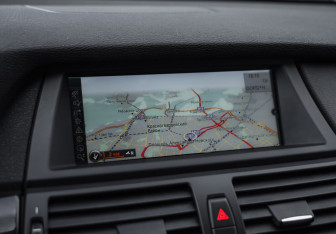 Подержанный автомобиль BMW X6 2013 года (20 фото)