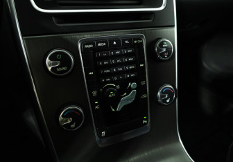 Подержанный автомобиль Volvo S60 2012 года (16 фото)