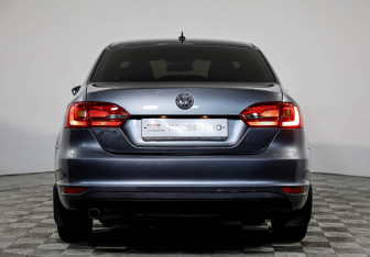 Подержанный автомобиль Volkswagen Jetta Sedan 2012 года (6 фото)