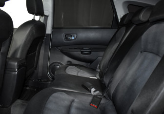 Подержанный автомобиль Nissan Qashqai+2 2013 года (11 фото)