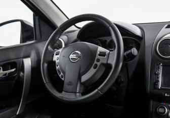 Подержанный автомобиль Nissan Qashqai 2008 года (14 фото)