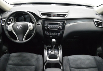 Подержанный автомобиль Nissan X-Trail 2017 года (14 фото)