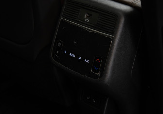 Подержанный автомобиль Exeed VX 2023 года (14 фото)