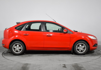 Подержанный автомобиль Ford Focus Hatchback 2010 года (4 фото)