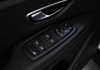 Подержанный автомобиль Renault Scenic 2018 года (11 фото)