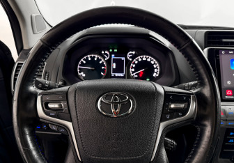 Подержанный автомобиль Toyota Land Cruiser Prado 2018 года (23 фото)