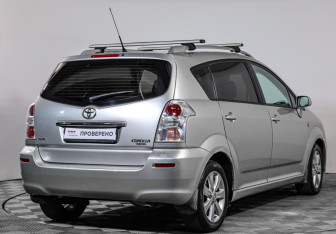 Подержанный автомобиль Toyota Corolla Verso 2007 года (5 фото)