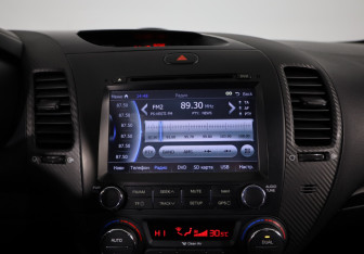 Подержанный автомобиль Kia Cerato Sedan 2013 года (17 фото)