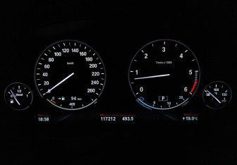 Подержанный автомобиль BMW X5 2014 года (11 фото)