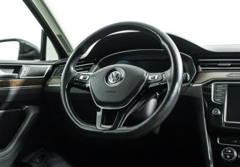Подержанный автомобиль Volkswagen Passat Sedan 2016 года (22 фото)