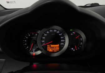 Подержанный автомобиль Toyota RAV4 2008 года (10 фото)