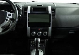 Подержанный автомобиль Nissan X-Trail 2011 года (14 фото)