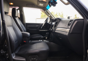 Подержанный автомобиль Mitsubishi Pajero 2018 года (24 фото)