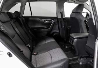 Подержанный автомобиль Toyota RAV4 2020 года (20 фото)