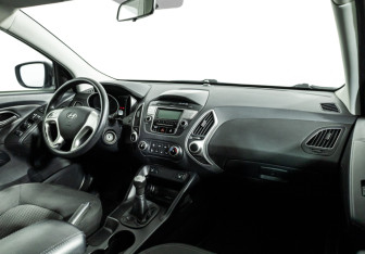 Подержанный автомобиль Hyundai ix35 2013 года (9 фото)