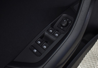 Подержанный автомобиль Skoda Karoq 2021 года (17 фото)