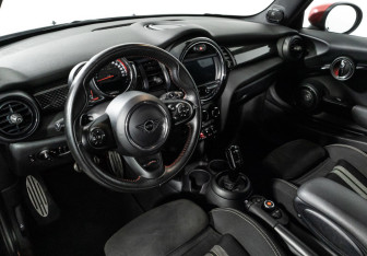 Подержанный автомобиль MINI Hatch 2020 года (11 фото)