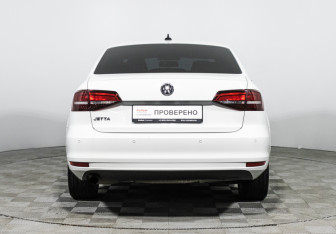 Подержанный автомобиль Volkswagen Jetta Sedan 2017 года (6 фото)