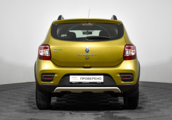 Подержанный автомобиль Renault Sandero 2018 года (6 фото)