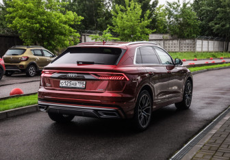 Подержанный автомобиль Audi Q8 2020 года (6 фото)