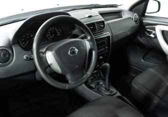 Подержанный автомобиль Nissan Terrano 2014 года (11 фото)