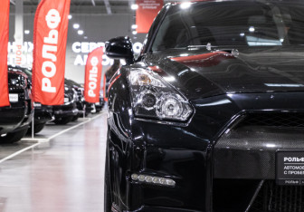 Подержанный автомобиль Nissan GT-R 2011 года (21 фото)