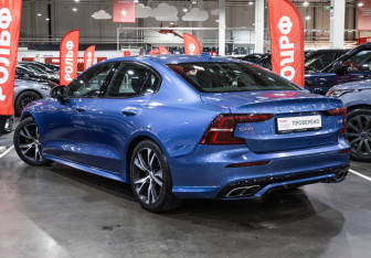 Подержанный автомобиль Volvo S60 2019 года (11 фото)