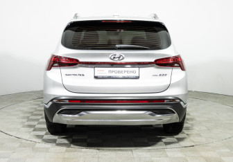 Подержанный автомобиль Hyundai Santa Fe 2021 года (6 фото)
