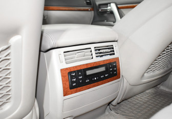 Подержанный автомобиль Toyota Land Cruiser Suv 2012 года (13 фото)