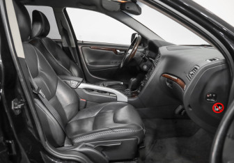 Подержанный автомобиль Volvo XC70 2006 года (18 фото)