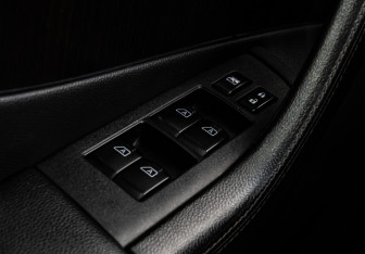 Подержанный автомобиль Infiniti QX70 2013 года (23 фото)