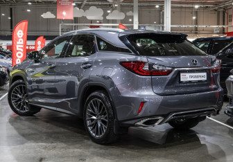 Подержанный автомобиль Lexus RX 2019 года (11 фото)