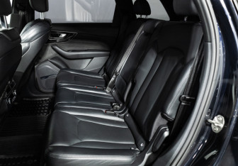 Подержанный автомобиль Audi Q7 2016 года (10 фото)