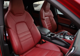 Подержанный автомобиль Porsche Cayenne 2022 года (24 фото)