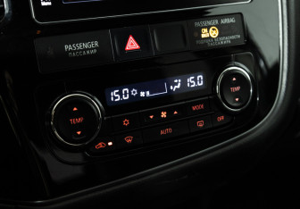 Подержанный автомобиль Mitsubishi Outlander 2018 года (17 фото)
