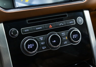Подержанный автомобиль Land Rover Range Rover 2014 года (21 фото)