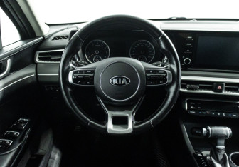 Подержанный автомобиль Kia K5 2021 года (20 фото)