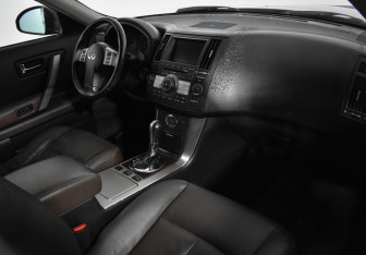 Подержанный автомобиль Infiniti FX 2007 года (13 фото)