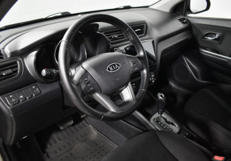 Подержанный автомобиль Kia Rio Sedan 2011 года (9 фото)
