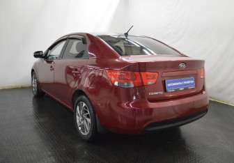 Подержанный автомобиль Kia Cerato Sedan 2010 года (7 фото)