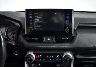 Подержанный автомобиль Toyota RAV4 2019 года (16 фото)