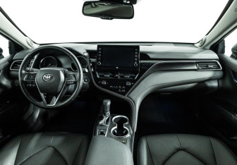 Подержанный автомобиль Toyota Camry Sedan 2021 года (13 фото)
