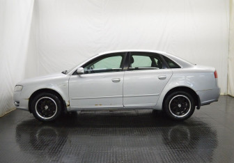 Подержанный автомобиль Audi A4 Sedan 2007 года (8 фото)